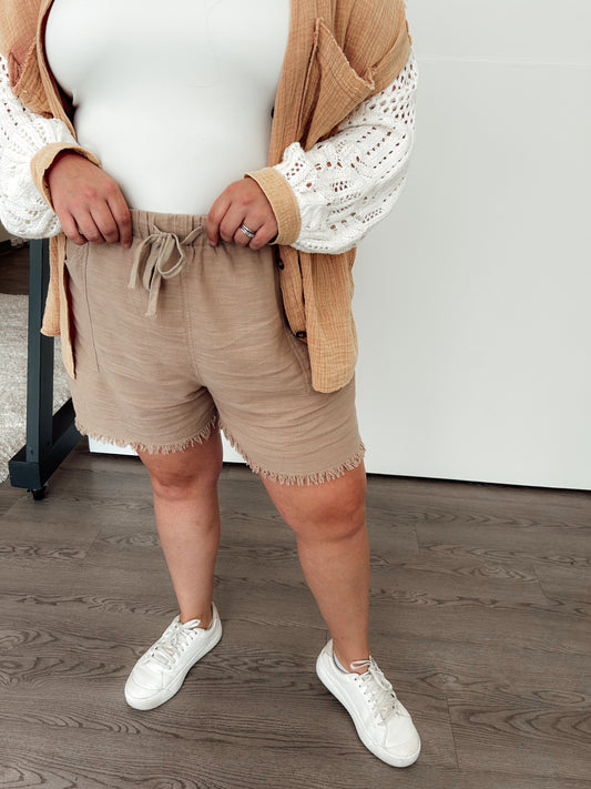 Curvy Sand Linen Short (XL-2X)